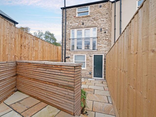 Buxton Road, Whaley Bridge SK23, 2 bed terraced house to rent, £1,200 pcm | PrimeLocation