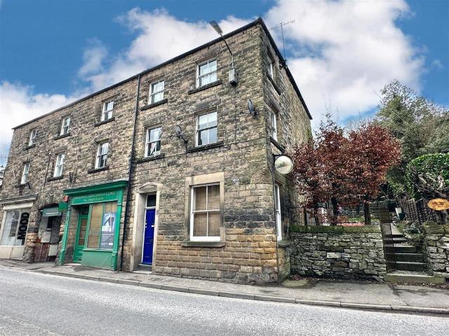 Buxton Road, Bakewell 2 bed flat to rent £900 pcm £208 pw