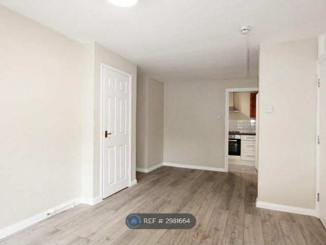 Buxton Road, Luton LU1, Studio to rent, £600 pcm | PrimeLocation