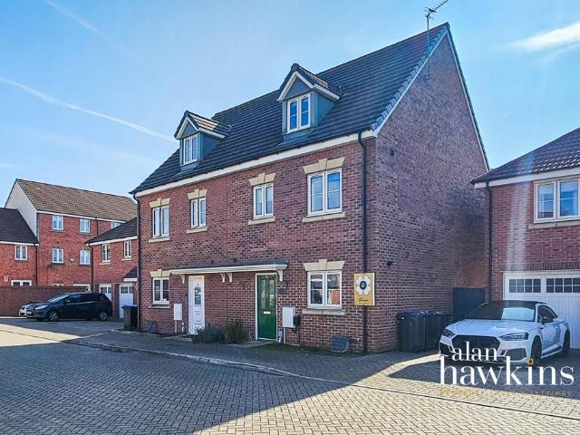 Buxton Way, Royal Wootton Bassett, SN4 4 bed semi detached house to rent £1,995 pcm £460 pw