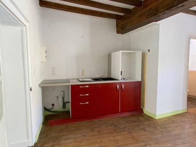 BUXY, Appartement de type F3 duplex avec terrasse, 94.19 m² hab