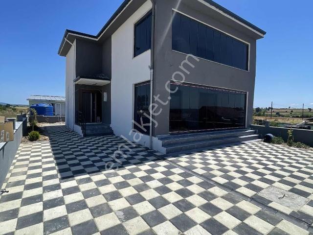 Büyük Yoncalı'da Satılık Villa 240 Metre² İki Katlı Villa