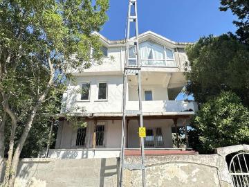 Büyükçekmece Celaliye Mah'de Cadde Cepheli Satılık Müstakil