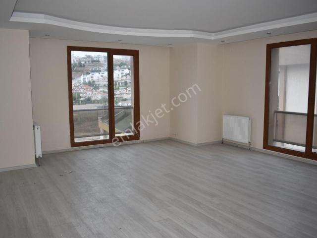 Büyükçekmece Cumhuriyet Mah Manzaralı Lüx Havuzlu Sitede 5+1 Satılık Dubleks