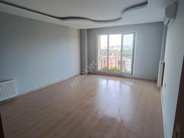 Büyükçekmece Cumhuriyet Mah Yeni Binada Lüks Sitede 2+1 Kiralık Daire