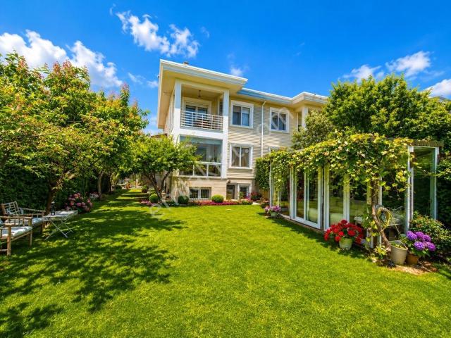 Büyükçekmece Güzelşehir Villalarında Satılık Villa