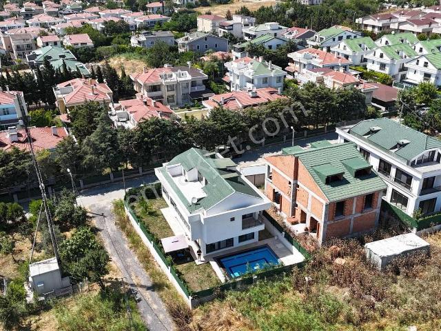 Büyükçekmece Güzelce'de Satılık Lüks Müstakil Villa