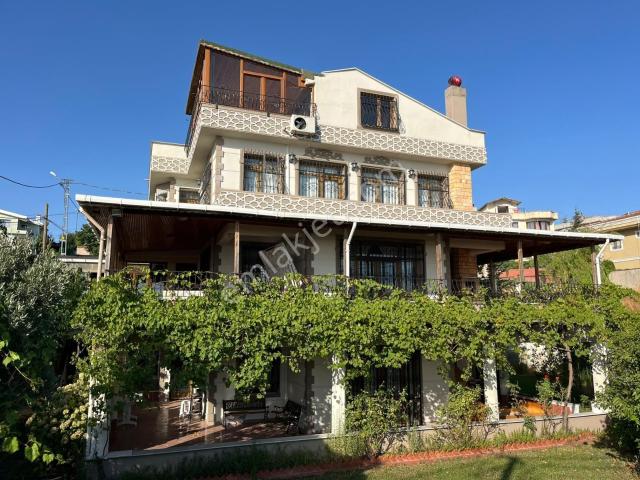 Büyükçekmece De 9+2 Kiralık Villa Deniz Manzaralı Arsa 588 M2