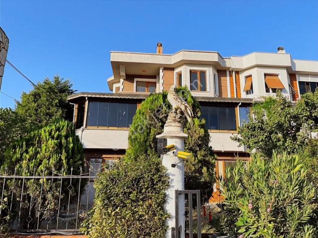 Büyükçekmece De Kiralık 5+2 Villa Deniz Manzaralı Site İçinde