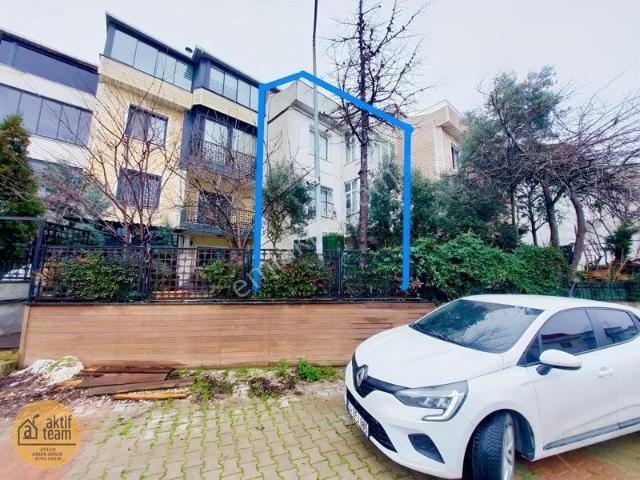Büyükçekmece Deniz Manzaralı Geniş Yaşamlı Eşyalı Kiralık Villa