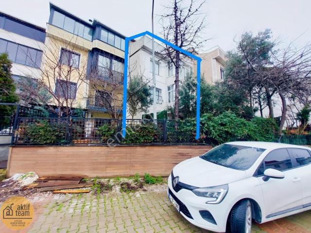 Büyükçekmece Deniz Manzaralı Geniş Yaşamlı Eşyalı Kiralık Villa