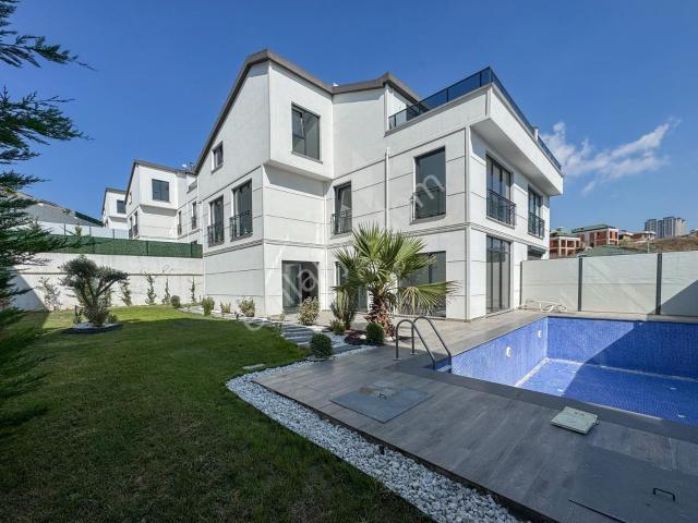 Büyükçekmece Fatih Satılık 6+2 Villa