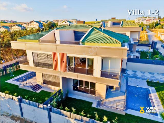 Büyükçekmece Kumburgazda 6+1 Ultra Lüks Havuzlu İkiz Villalar