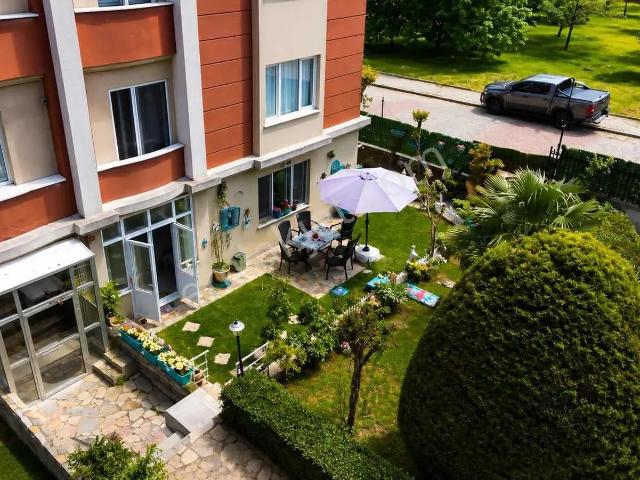 Büyükçekmece Özel Bahçeli Kapalı Mutfak Geniş Kiralık 1+1
