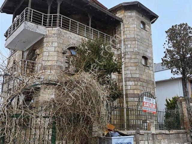 Büyükçekmece Merkez Mah. Satılık 802 M2 Arsaya Sahip Villa