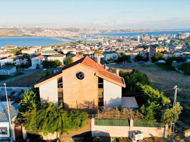 Büyükçekmece Tepecikte İşyerine Ve Yatırıma Uygun Villa