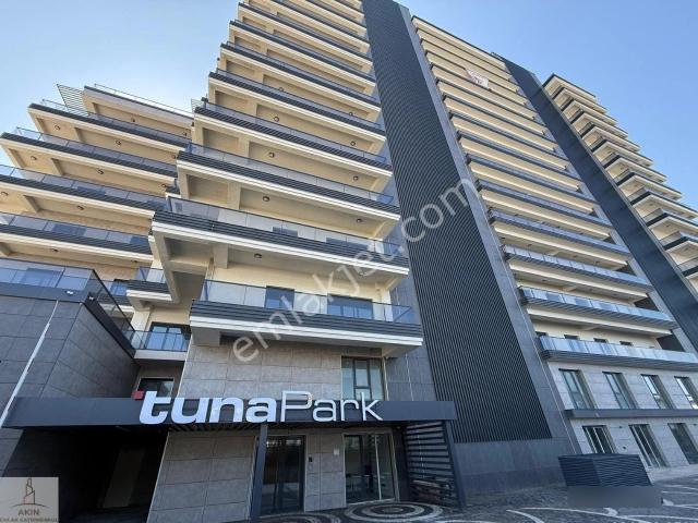 Büyükçekmece Tuna Park'ta 2+1 Sıfır, Göl Manzaralı Kiralık Daire