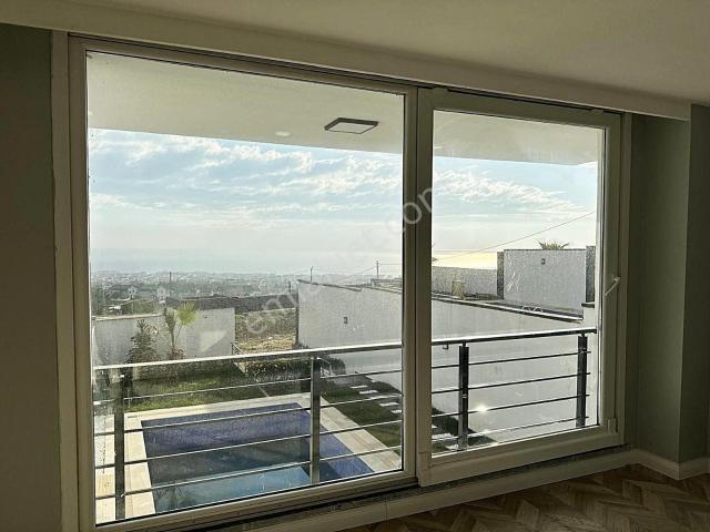 Büyükçekmecede Geniş Ailelere Özel Full Yapılı 5+1 Villa !