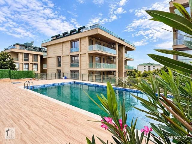 BÜYÜKÇEKMECE'DE HAVUZLU SİTE İÇERİSİNDE SATILIK 3+1 LÜKS DAİRE