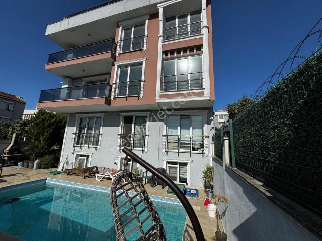 Büyükçekmece'de Kiralık 2+1 Havuz Ve Deniz Manzaralı Çatı Katı