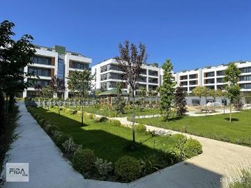 BÜYÜKÇEKMECEDE LÜKS HAVUZLU SİTEDE 2+1 ARA KAT KÖŞE DAİRE