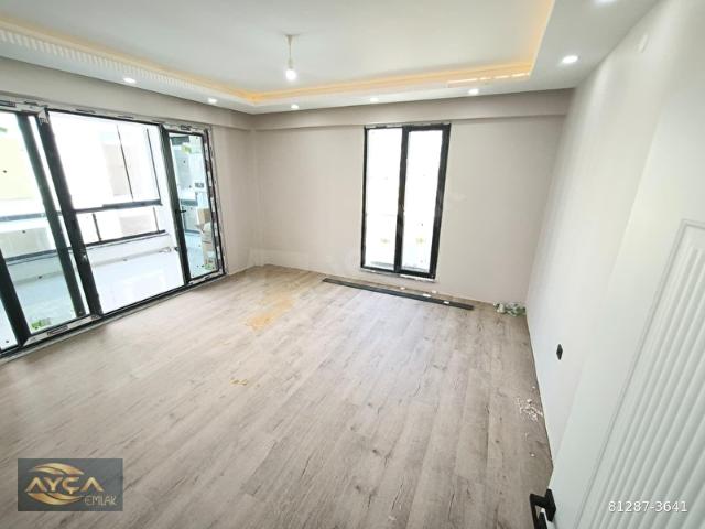 BÜYÜKŞEHİR BELEDİYESİ CİVARINDA HAVUZLU SİTEDE ARAKAT KAPALI BALKONLU SATILIK GENİŞ 2+1 DAİRE