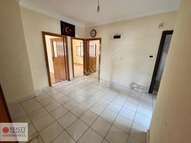Büyükşehir Belediyesine Komşu Site İçerisinde Ayrı Mutfak 2+1