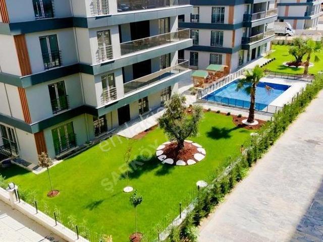 Büyük Lüx 2+1 Havuzlu, Kapalı Otoparklı Site'de