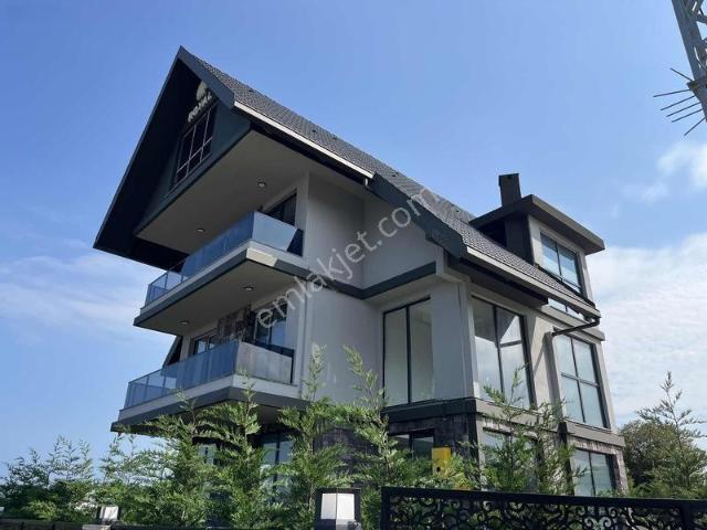 Büyükoyumcada Atlı Spor Tesisi Civarında Kiralık Villa