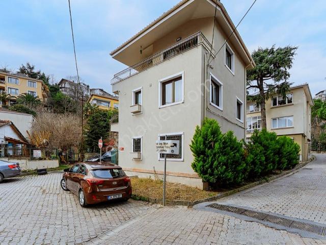 Büyükdere'de Tadilatli 3+1 Kiralık Tam Mustakil otopark Bahce