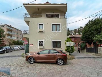 Büyükdere'de Tadilatli 3+1 Kiralik Tam Mustakil otopark Bahceli