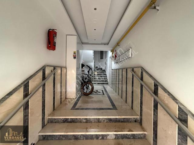 Büyükdere'de Ara Kat,full Yapılı,8 Yıllık,geniş,çift Cepheli 2+1