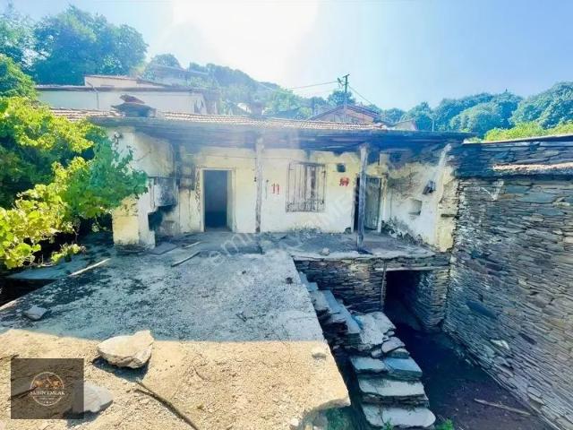 Büyükkemerdere De 2 Katlı Kargır Köy Evi Ve Damı