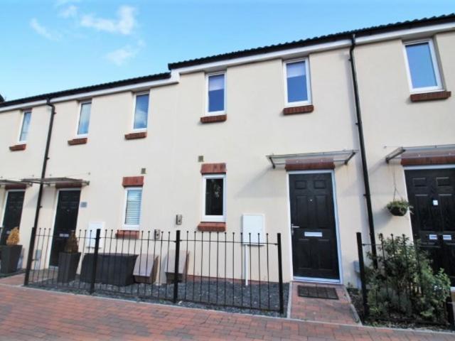 Buzzard Way, Exeter EX5 2 bed terraced house to rent £1,200 pcm £277 pw