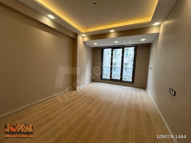 by TOPRAK'TAN Çırpıcıda Cadde Üzerinde Ebeveyn Banyolu 2+1 75 m Sıfır Binada Kiralık Daire.