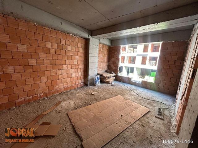 By Toprak İnşaat Emlaktan Veliefendide 83 m2 Cadde Üzeri Kaçırılmıyacak Fırsat