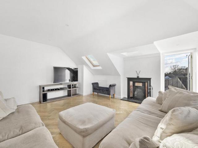 Bycullah Road, Enfield 3 bed flat to rent £3,800 pcm £877 pw