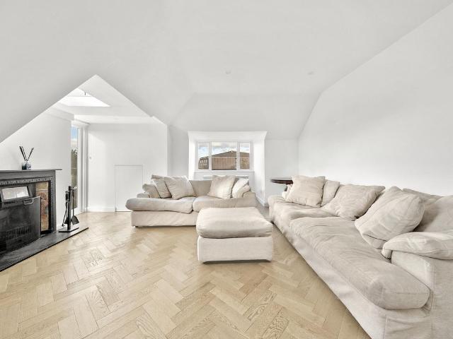 Bycullah Road, Enfield EN2, 3 bed flat to rent, £3,800 pcm | PrimeLocation