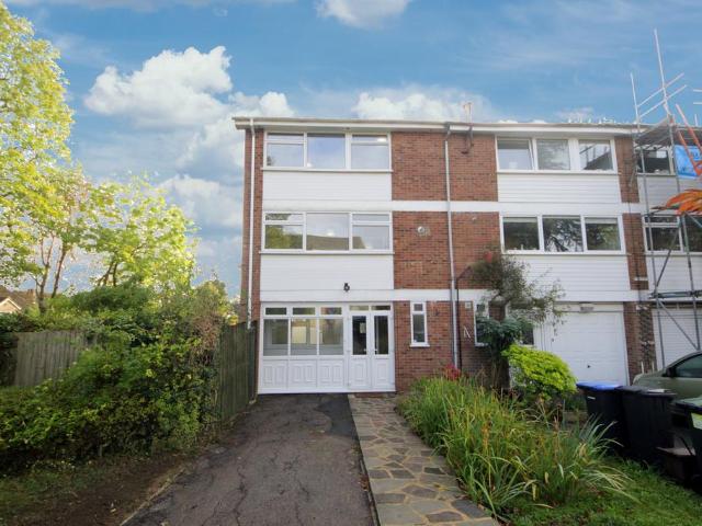 Bycullah Road, Enfield, EN2 4 bed end of terrace house to rent £2,700 pcm £623 pw