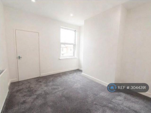 Bycars Road, Stoke On Trent, ST6 2 bed terraced house to rent £710 pcm £164 pw