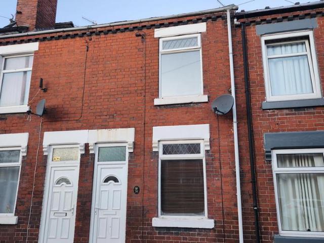 Bycars Road, Stoke on Trent, ST6 2 bed terraced house to rent £750 pcm £173 pw