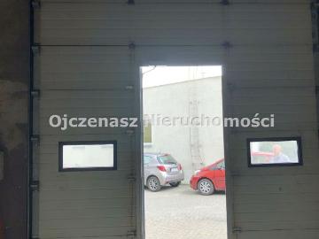 Lokal 640 m² z parkingiem, biurami i bramami