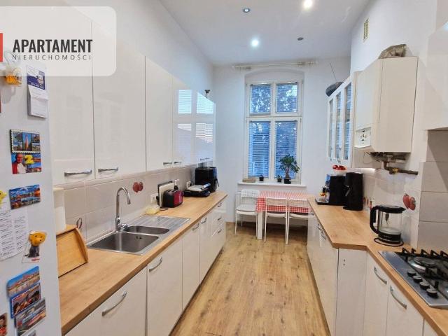 Do sprzedania przestronne 4 pokojowe mieszkanie z balkonem i garażem