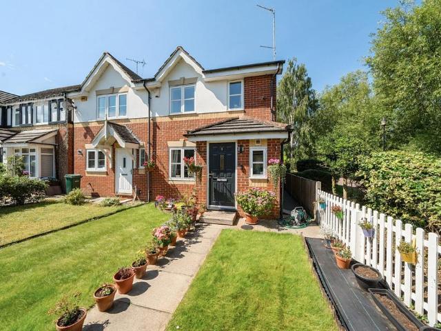 Byewaters. WD18, Watford, Croxley. 3 bed semi detached house to rent £2,350 pcm £542 pw