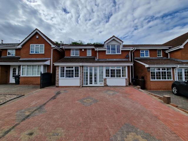 Byfleet Close, Bilston WV14 4 bed detached house to rent £1,500 pcm £346 pw