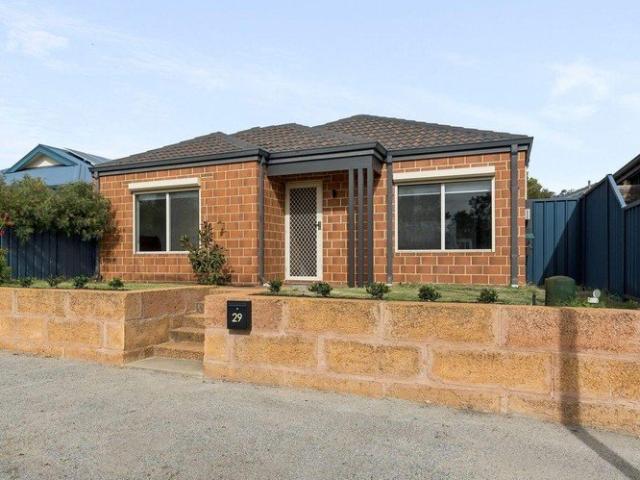 BYFORD 3X2 LOW MAINTENANCE FAMILY HOME OPPOSITE PARKLAND