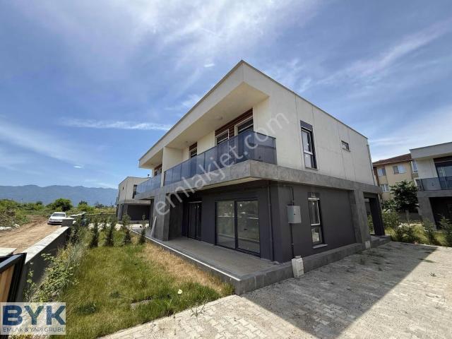 Byk' Dan! Merkezi Konumda! Kiralık İkiz Villalar!