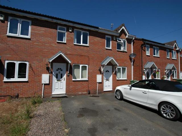 Byrchen Moor Gardens, Brierley Hill 2 bed terraced house to rent £875 pcm £202 pw