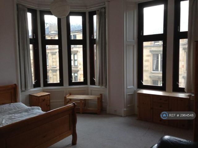Byres Road, Glasgow, G12 3 bed flat to rent £2,055 pcm £474 pw