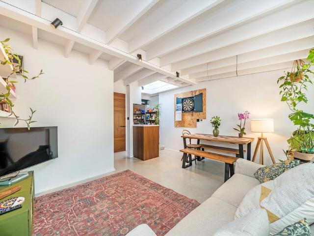 Byrne Road, Balham, SW12, London